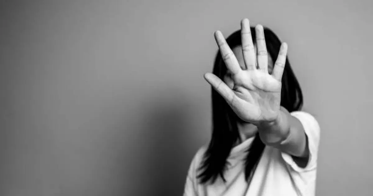   "Шашынан сүйреп, тепкілеген": әлеуметтік желіде қызды аяусыз соққыға жыққан видео тарады   