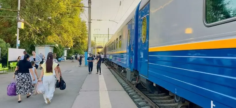"Семей – Достык" и другие: три дополнительных пригородных поезда будут курсировать летом в Казахстане