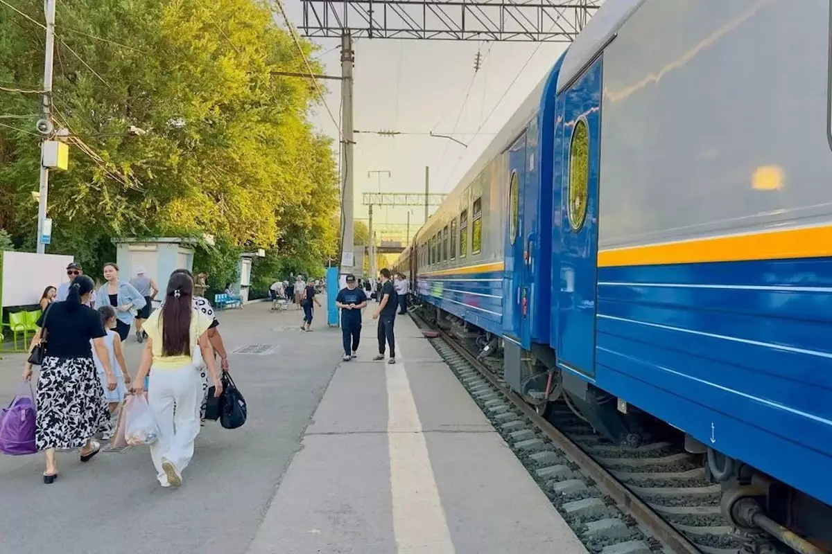 КТЖ запускает три дополнительных пригородных поезда