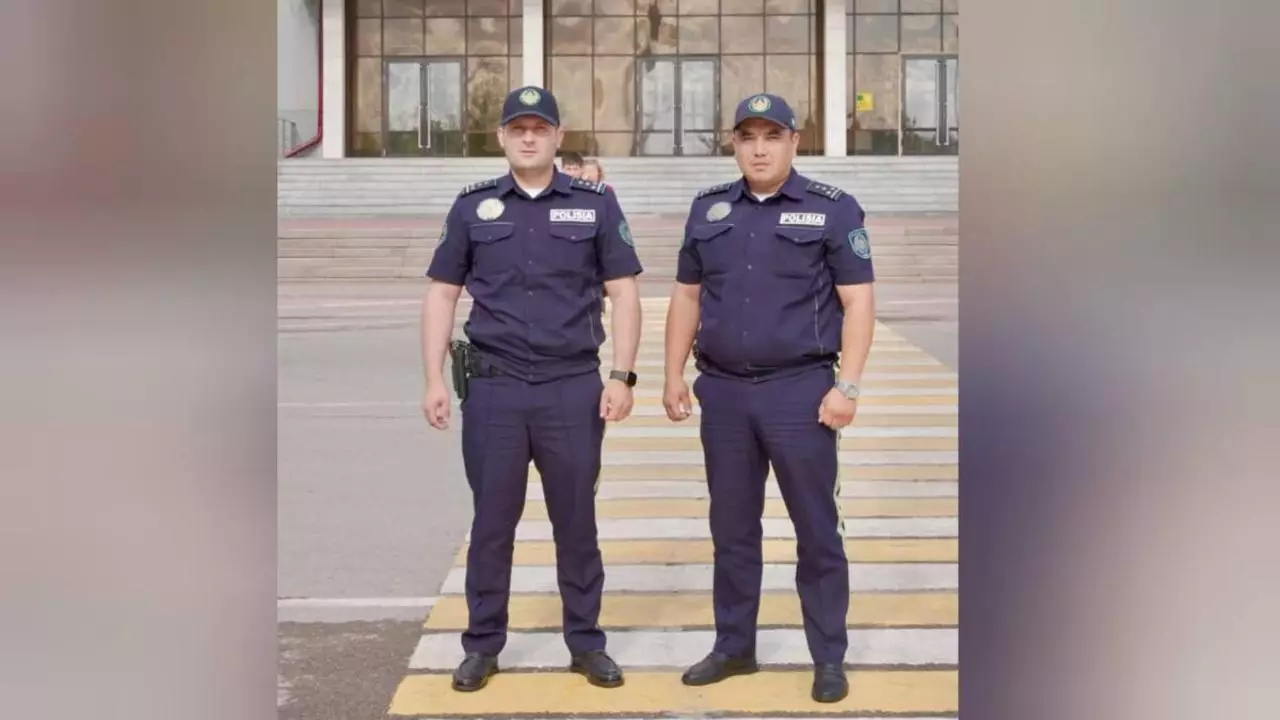 Жители Караганды разыскали и поблагодарили полицейских, спасших ребенка