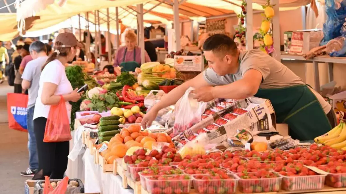 Алматыда құлпынай маусымы басталды: балғын әрі сапасы тексерілген өнімді демалыс күнгі өтетін жәрмеңкеден сатып алуға болады