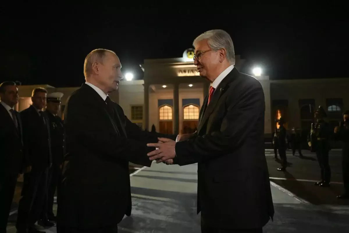 Токаев проводил Путина в аэропорту Астаны