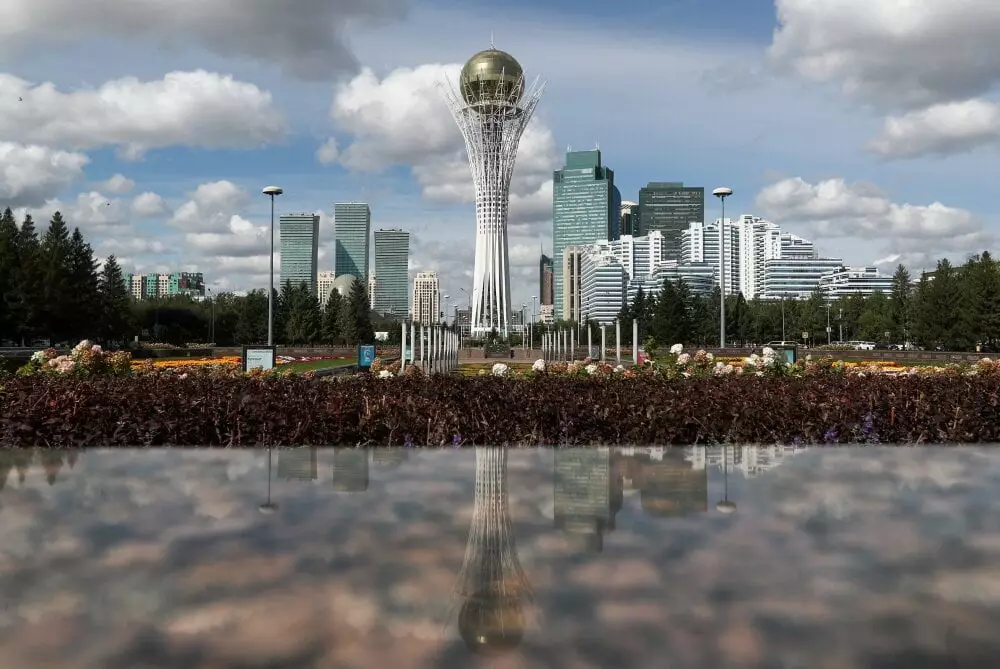 Казахстан делает ставку на выход из орбиты Москвы, но этот путь сопряжён с серьёзными трудностями.