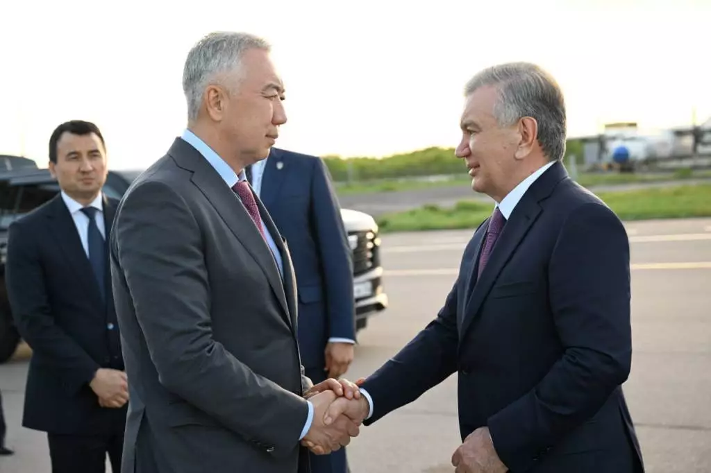 Президент Узбекистана завершил рабочий визит в Казахстан.