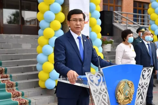 Жазбаға жауап: Аймағамбетов ұстаздар қауымының жүрегін елжіретті