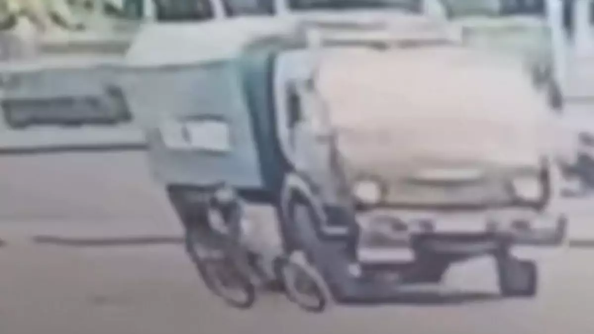 Астанада тағы да велосипед мінген баланы көлік қақты (ВИДЕО)