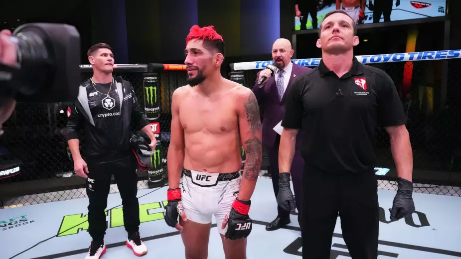 UFC уволил четырех бойцов. У одного из них 18 побед