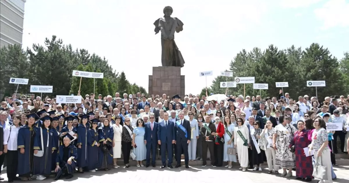   Университет мақтанышы: ғылымды алға жетелеген түлектер   