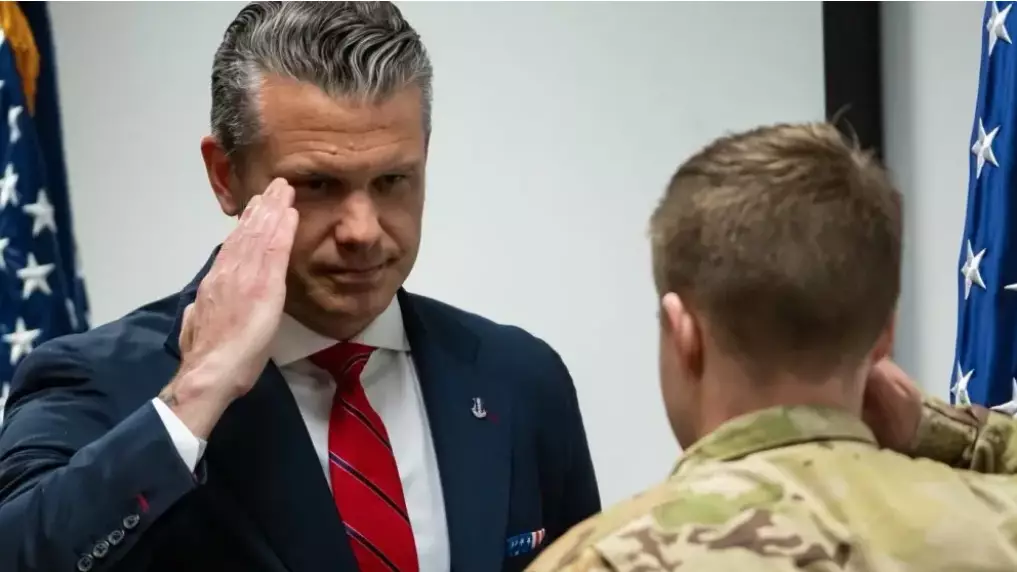 Пентагон басшысы Қытайдың әскери белсенділігіне қатысты ескерту жасады