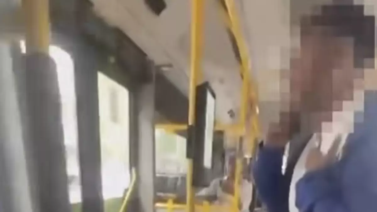 Астанчанин пассажир заплатил свободой за поведение в автобусе