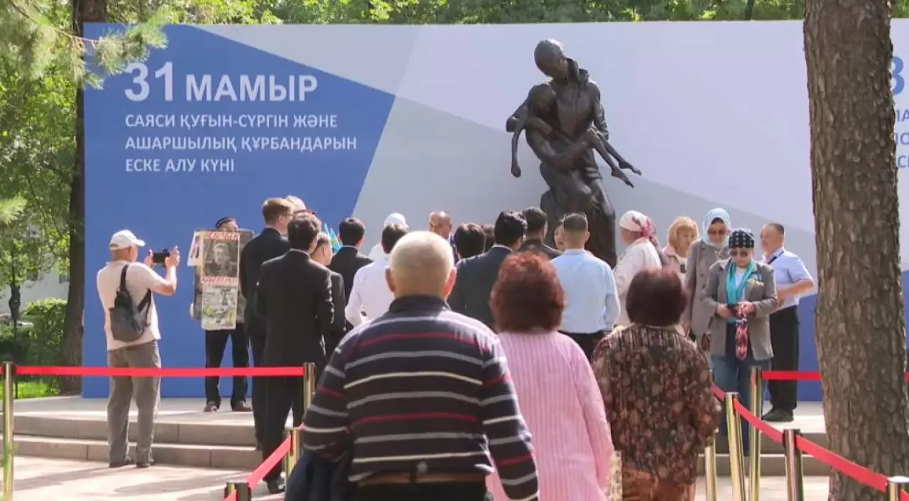 Алматылықтар зұлмат жылдар құрбандарына тағзым етті