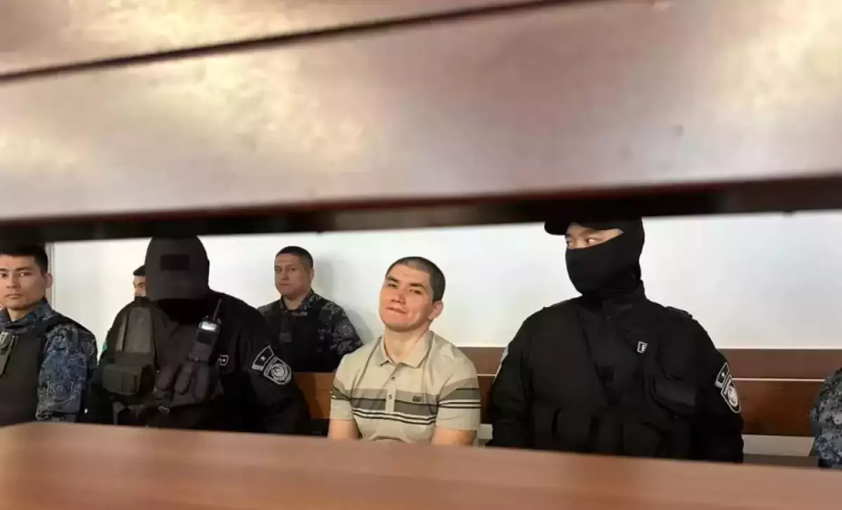 Атырау облысындағы қанды оқиға: сотта айыпталушының ата-анасы жауап берді