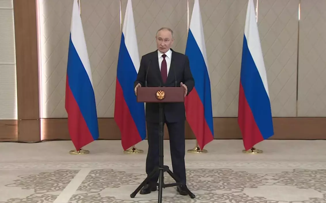 Президент России Владимир Путин провел встречу с делегацией Кубы на полях саммита ЕАЭС в Казахстане.