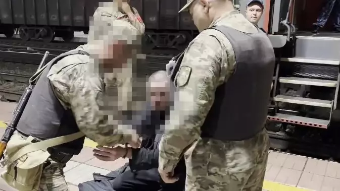 Из России экстрадировали казахстанца, скрывавшегося почти 20 лет