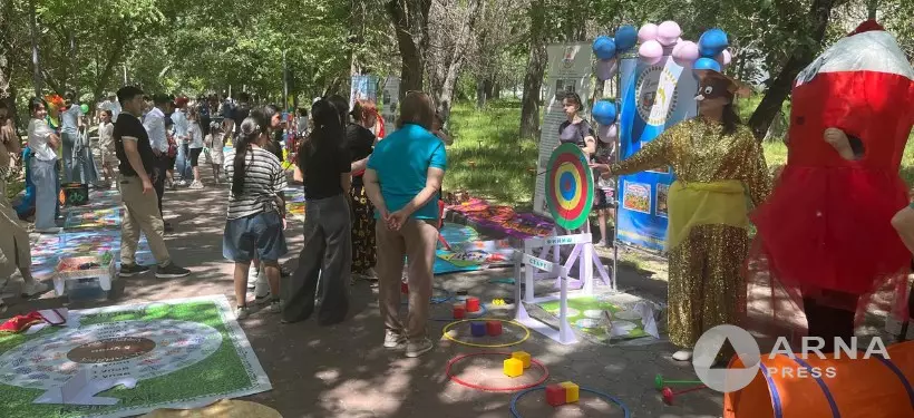Игры, выставки и внезапно отключившийся свет: как проходит День защиты детей в Семее