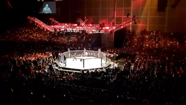 UFC официально объявил бой Нурмагомедова в весе казахстанца