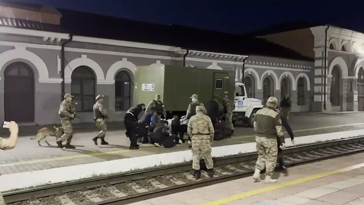 Іздеуде жүрген қылмыскер Ресейден елге экстрадицияланды