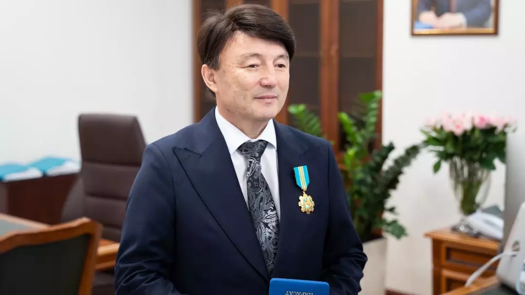 Димаш Құдайбергеннің әкесі Қанат Айтбаев «Парасат» орденімен марапатталды