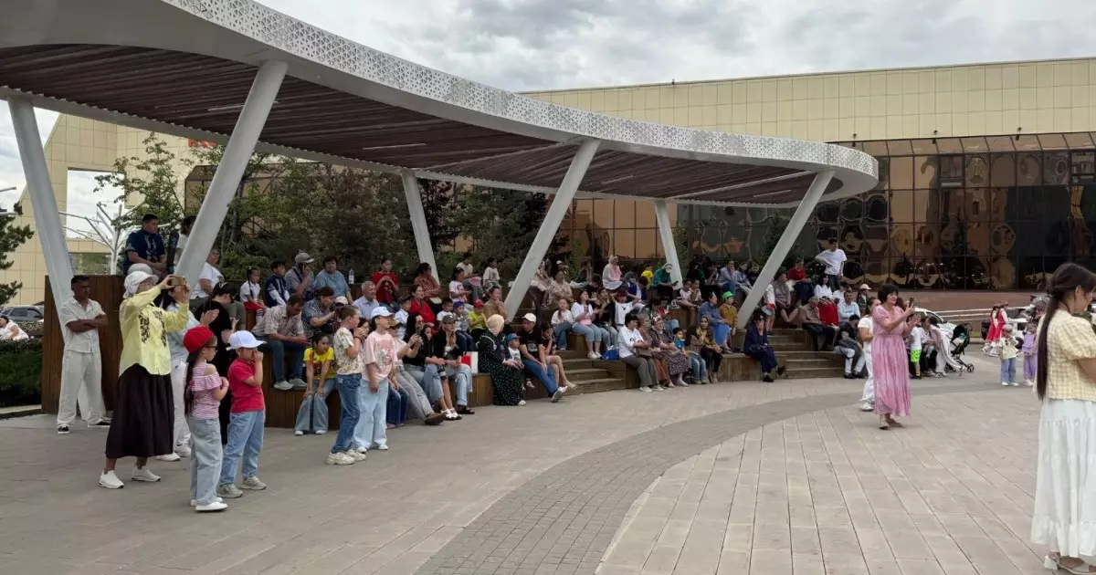  Қалалық алаңда мерекелік шаралар ұйымдастырылды 