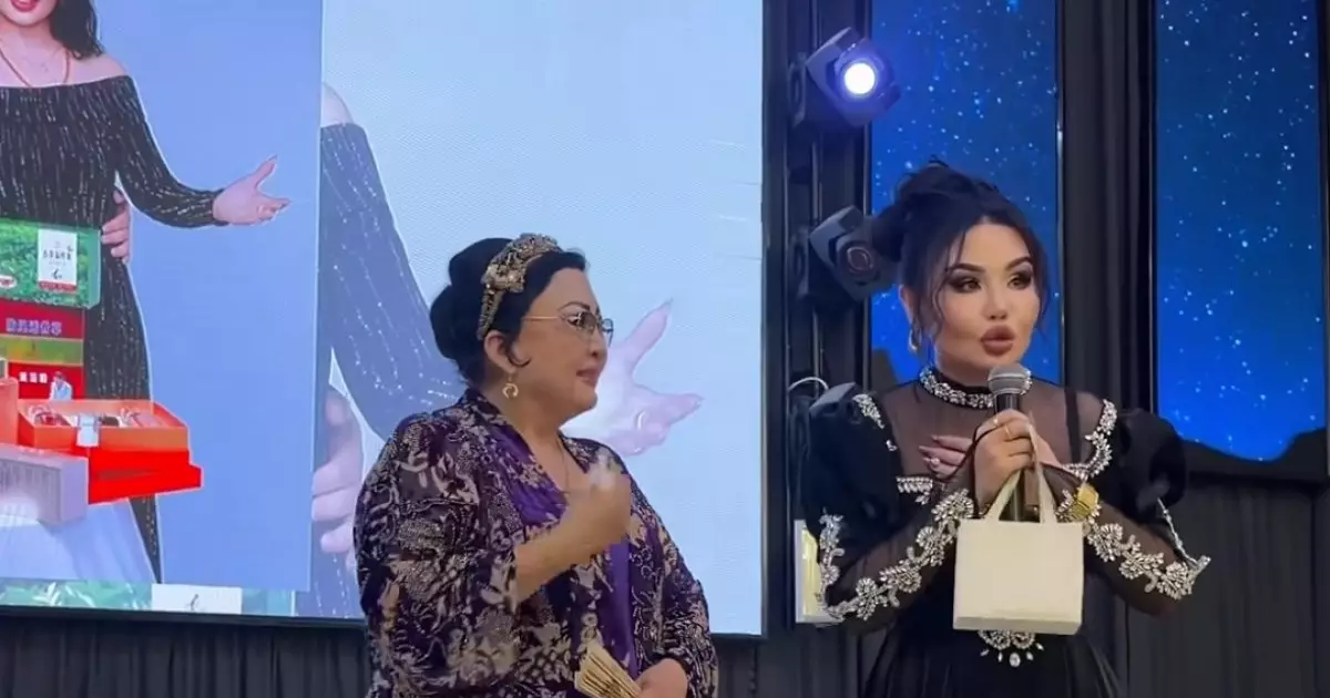  «Қытай қазақтары сізді қатты жақсы көреді»: Қытайдан елге оралған белгілі кәсіпкер Мақпал Жүнісоваға алтын жүзік сыйлады (ВИДЕО) 