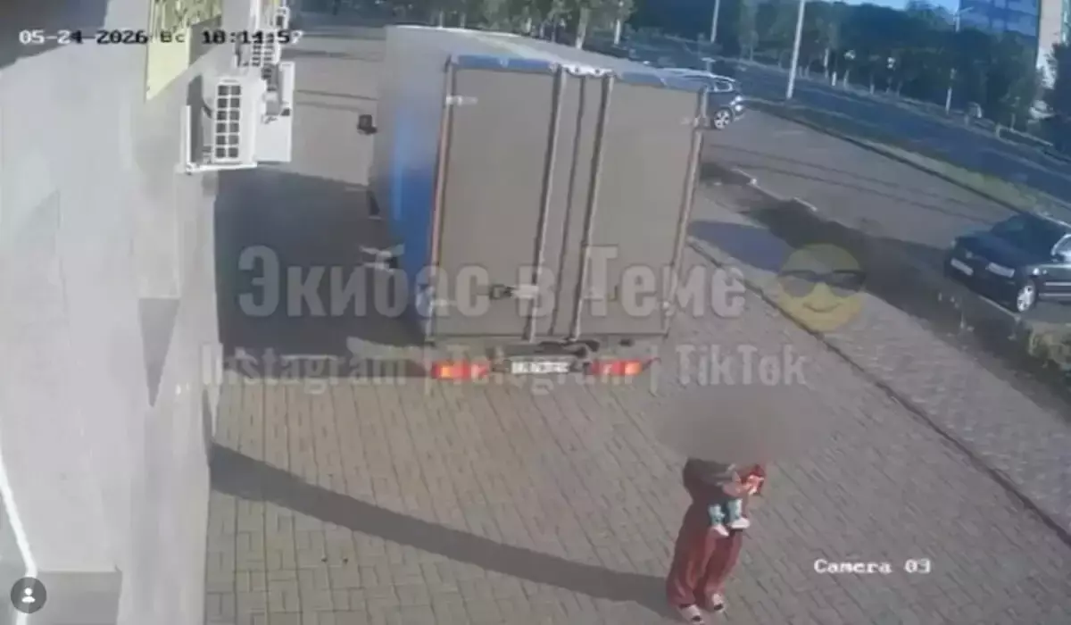 В Экибастузе водитель «Газели» сбил девушку с ребенком на руках