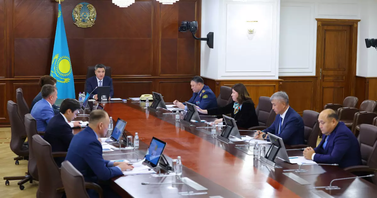   «Заң мен тәртіп»: Олжас Бектенов Есірткі қылмысына қарсы іс-қимыл жөніндегі штаб отырысын өткізді   