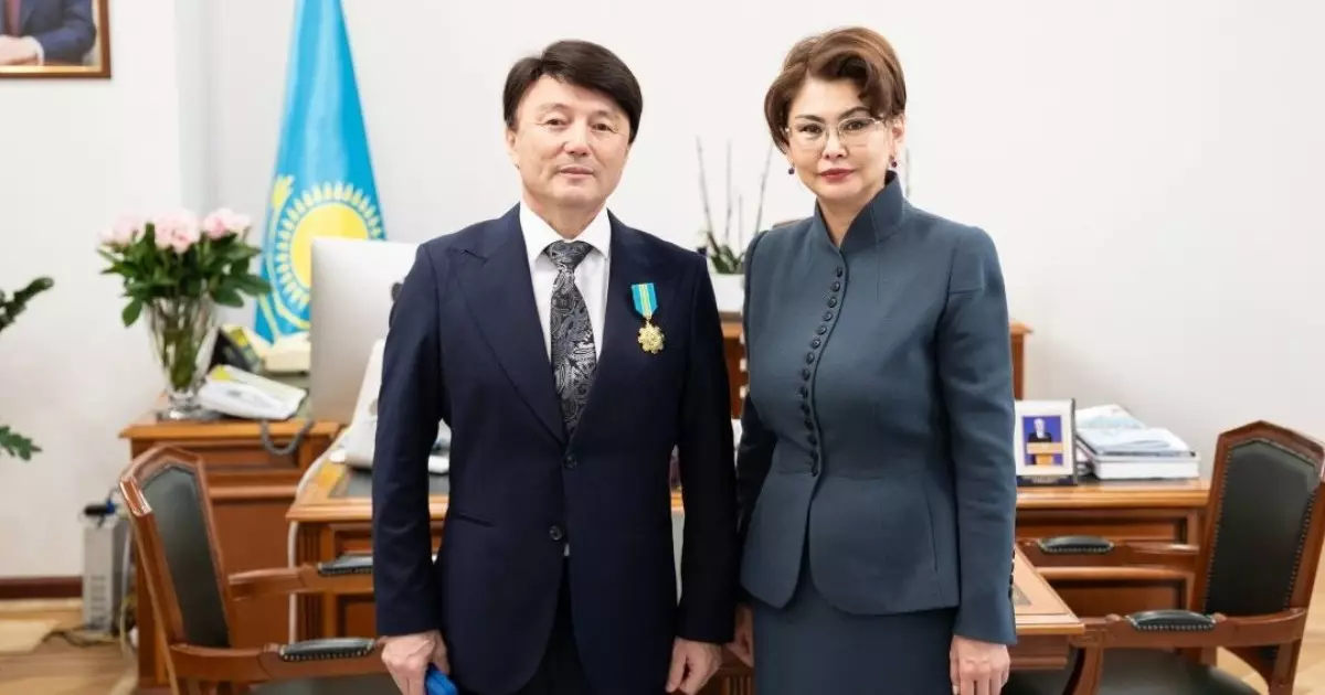  Димаш Құдайбергеннің әкесі «Парасат орденімен» марапатталды 