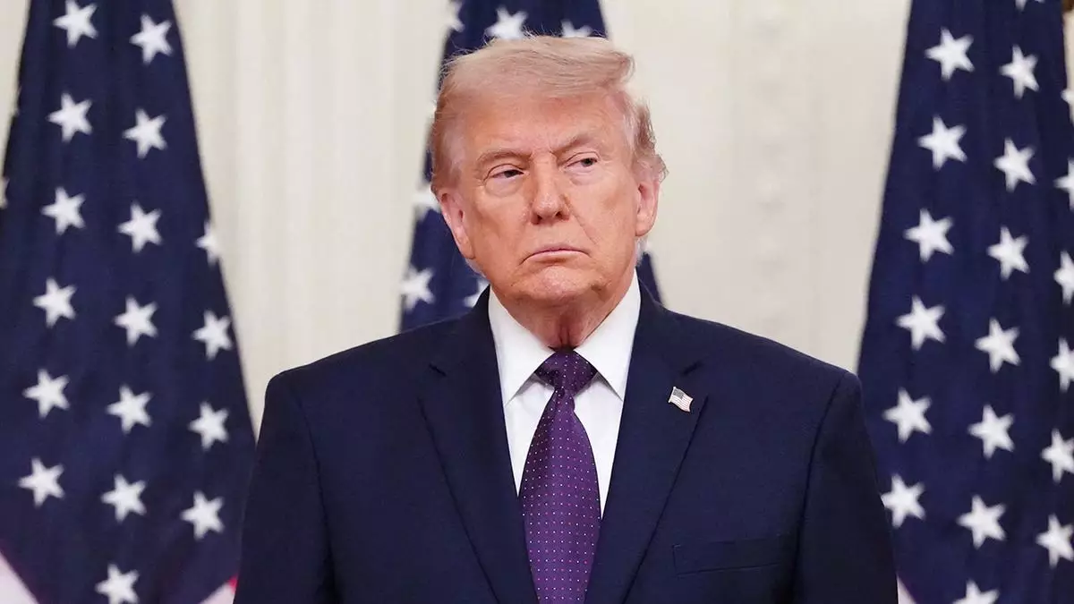 Администрация Трампа отказывается от спорного фонда в $2 млрд, открывая путь для застопорившегося республиканского законопроекта об иммиграции.