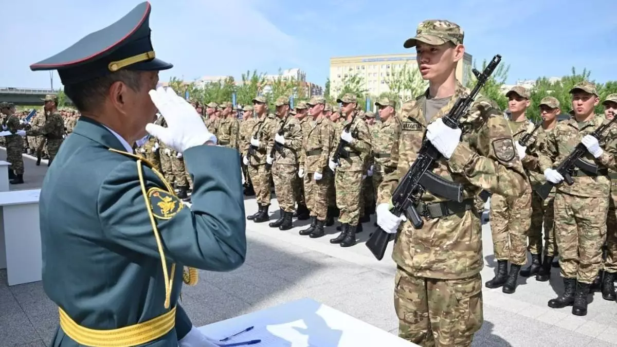 7 тысяч казахстанцев призовут в армию до конца июня