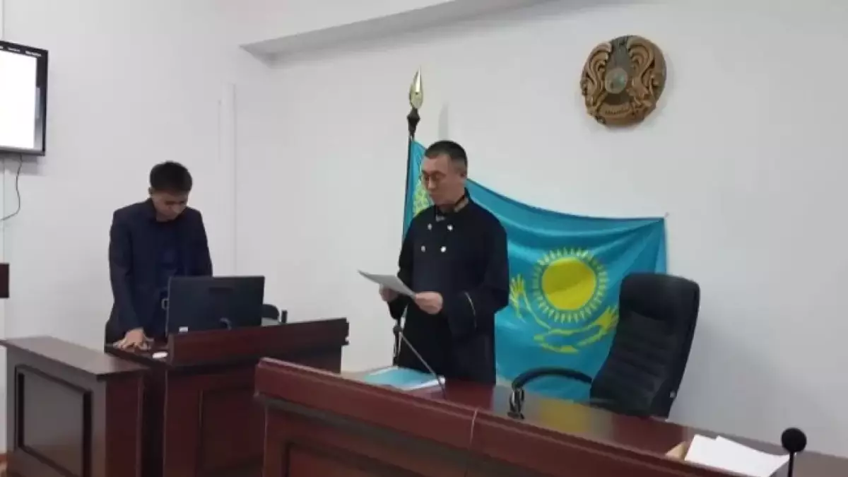 Өскеменде судья ірі көлемдегі парамен ұсталды 