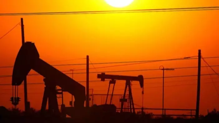 Курс доллара составил 488,96 тенге: что происходит с нефтью, золотом и криптовалютами
