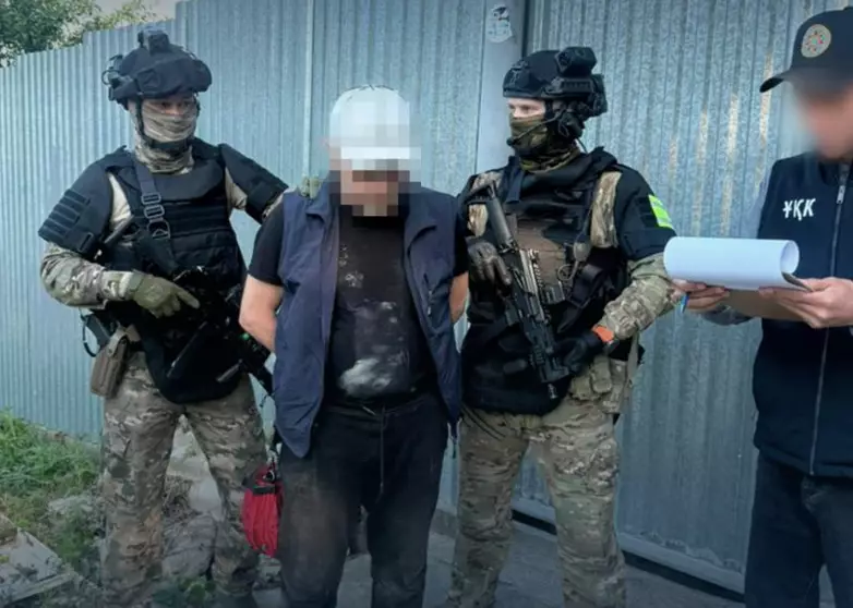 ҰҚК Алматы облысында ер адамды есірткі дайындап жатқан жерінен ұстады