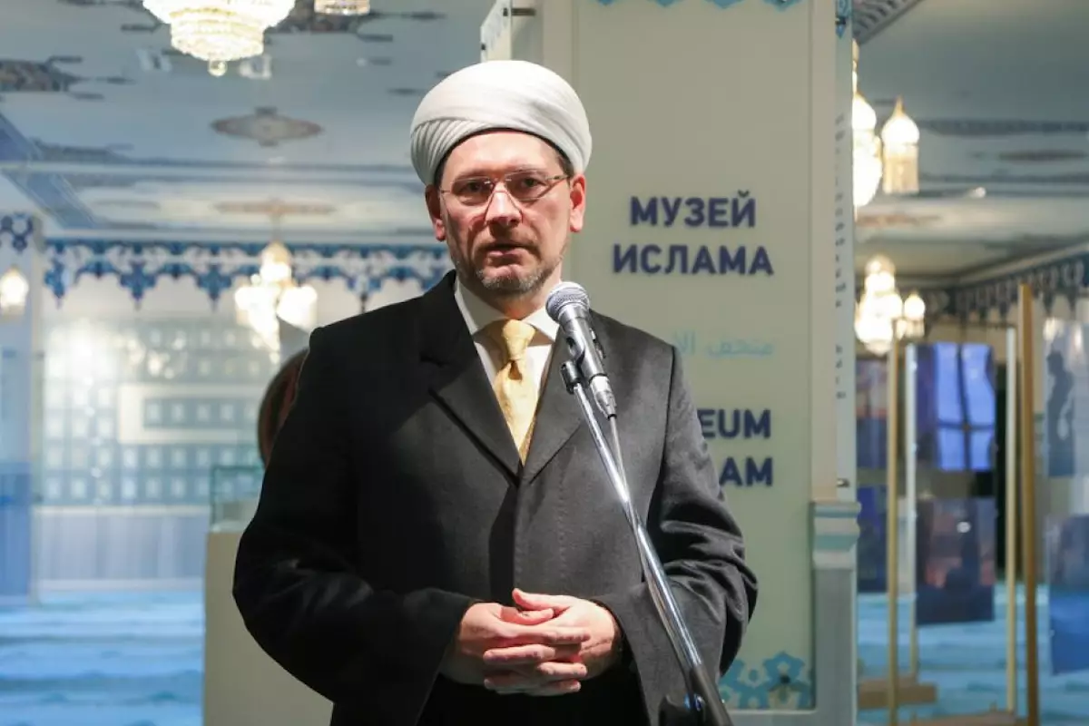 Замруководителя главной мусульманской организации России будут судить за картину с Чингисханом