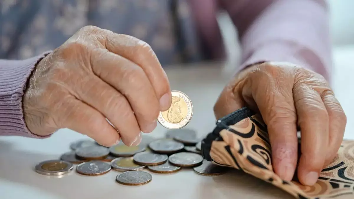 Чиновники объяснили пенсии на 20 млрд иностранцам и умершим в Казахстане