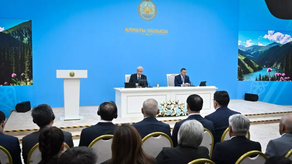 “Бұл өтініш емес, нақты тапсырма“. Президент шенеуніктерді батыл шешімдер қабылдауға шақырды