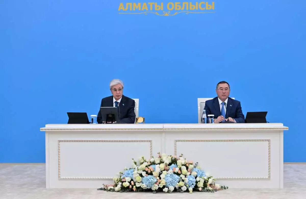 "Ешкімнен қорықпай шешім шығаруы керек": Тоқаев Алатау қаласын дамытуға отандық кәсіпкерлер белсенді араласу керегін айтты