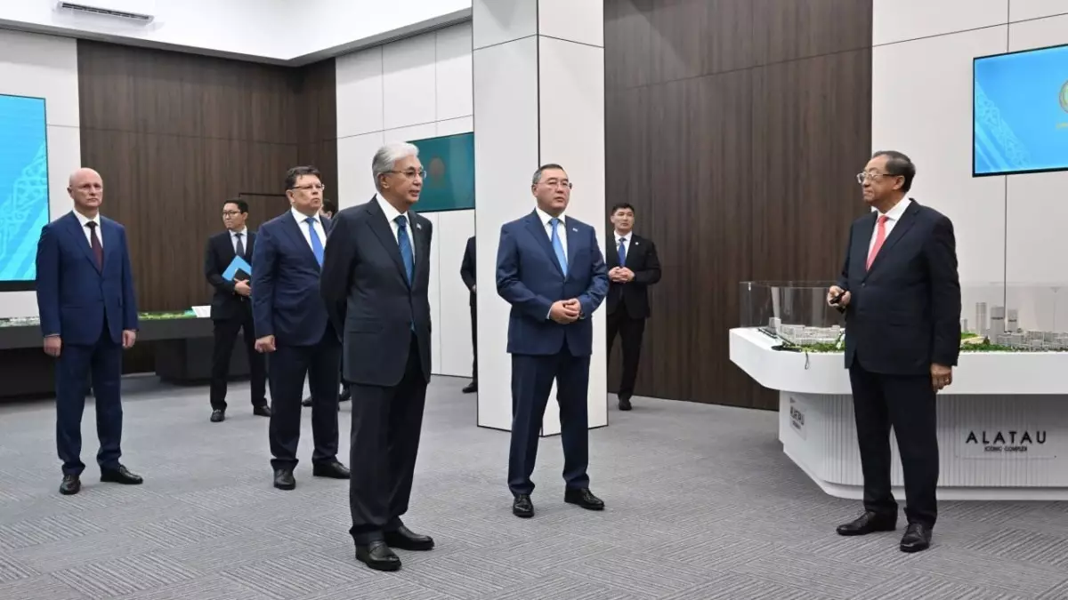 Мемлекет басшысы Алатау қаласының даму барысымен танысты 