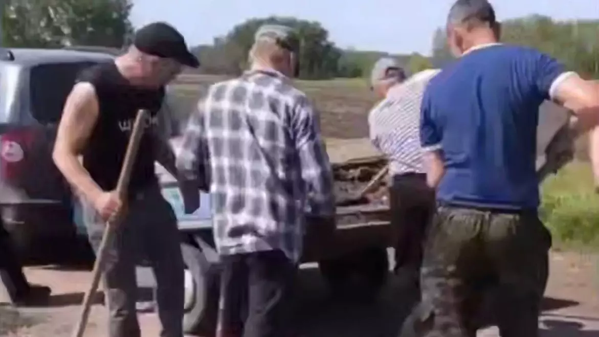 СҚО-да ауыл тұрғындары жолды өздері жөндеп, әкімдікке үндеу жасады