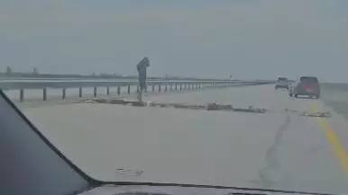 "Қара жол опырылып, қирап жатыр": Бұл мәселеге кім жауап береді?
