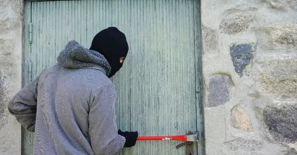 Көкшетауда жас жігіт алаяқтардан қорқып, шешесін тонаған 