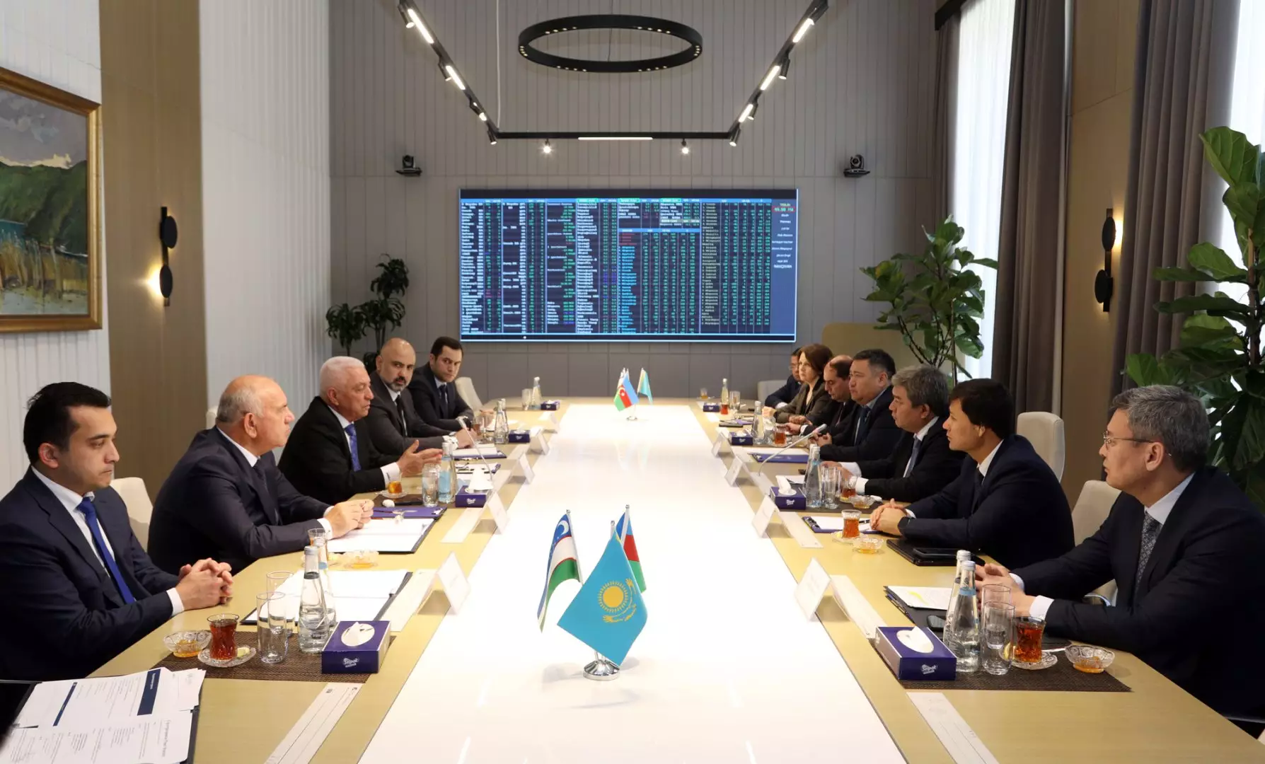 Азербайджан провёл переговоры на высшем уровне по энергетике с Казахстаном и Узбекистаном.