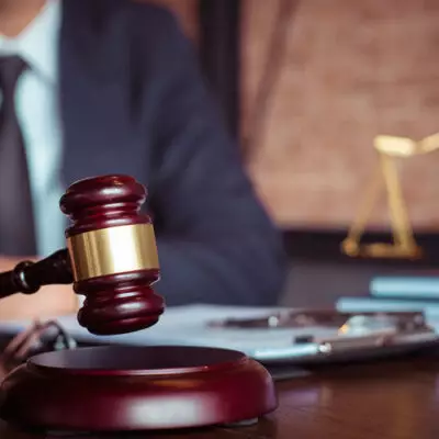 Административная амнистия позволит снять аресты со счетов без обращения к судебным исполнителям