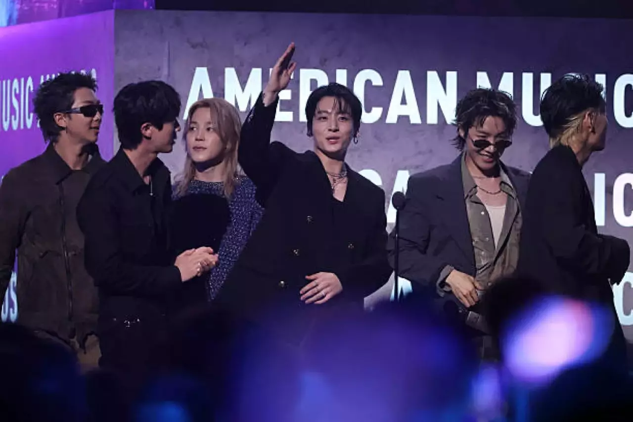 BTS-ке деген махаббат: жанкүйерлер құдайдан билет сұрап жүр