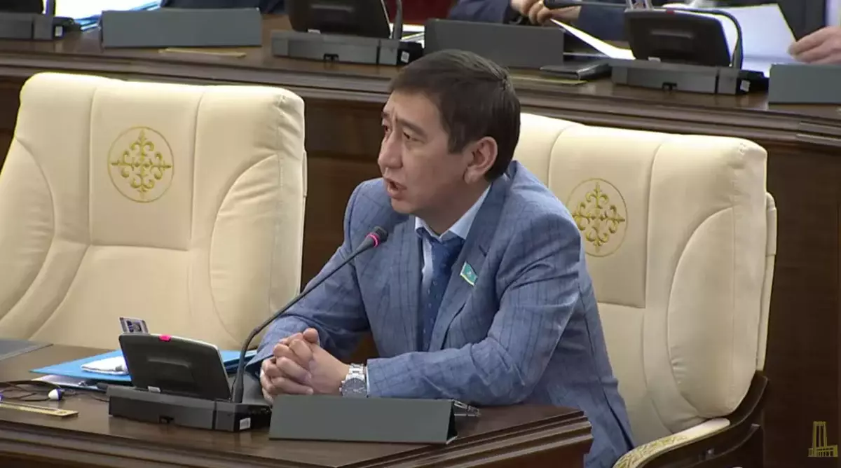 Депутат умоляет пожалеть казахстанцев, осужденных за комментарии в соцсетях