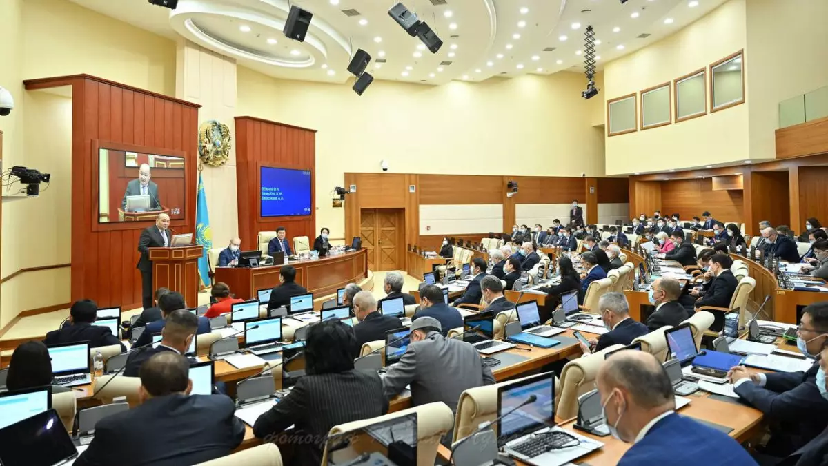 Мажилис одобрил закон об амнистии во втором чтении и направил его в Сенат