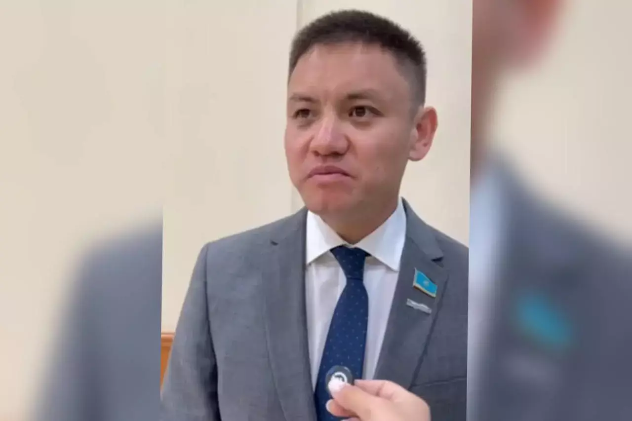 «Сөзімен келіспеймін!»: Перуашевтің әріптесі депутаттың сөзін орынсыз деп санайды