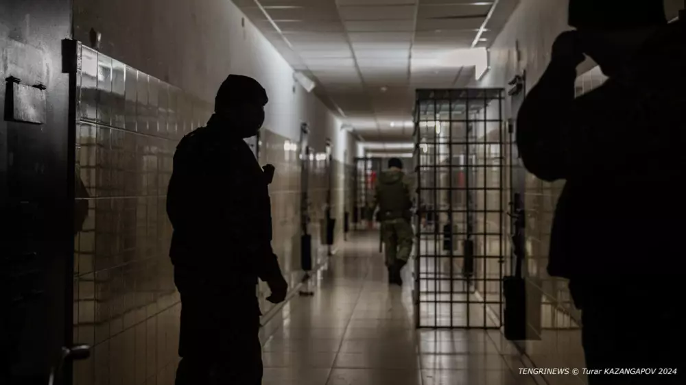 Бес полицейге азаптау бойынша айып тағылды: алқабилер күтпеген үкім шығарды