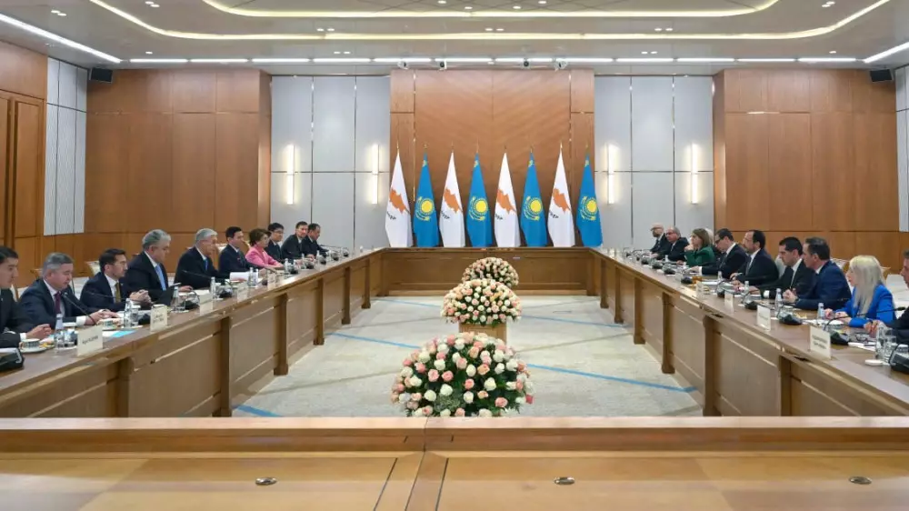 Тоқаев пен Кипр президенті кеңейтілген құрамда келіссөз жүргізді