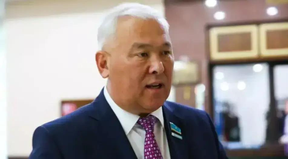 «Арақ ішкен құтылып, қымыз ішкен тұтылып жатыр» — Депутат Әбенов мас жүргізушілерге жазаны қатайтуды талап етті