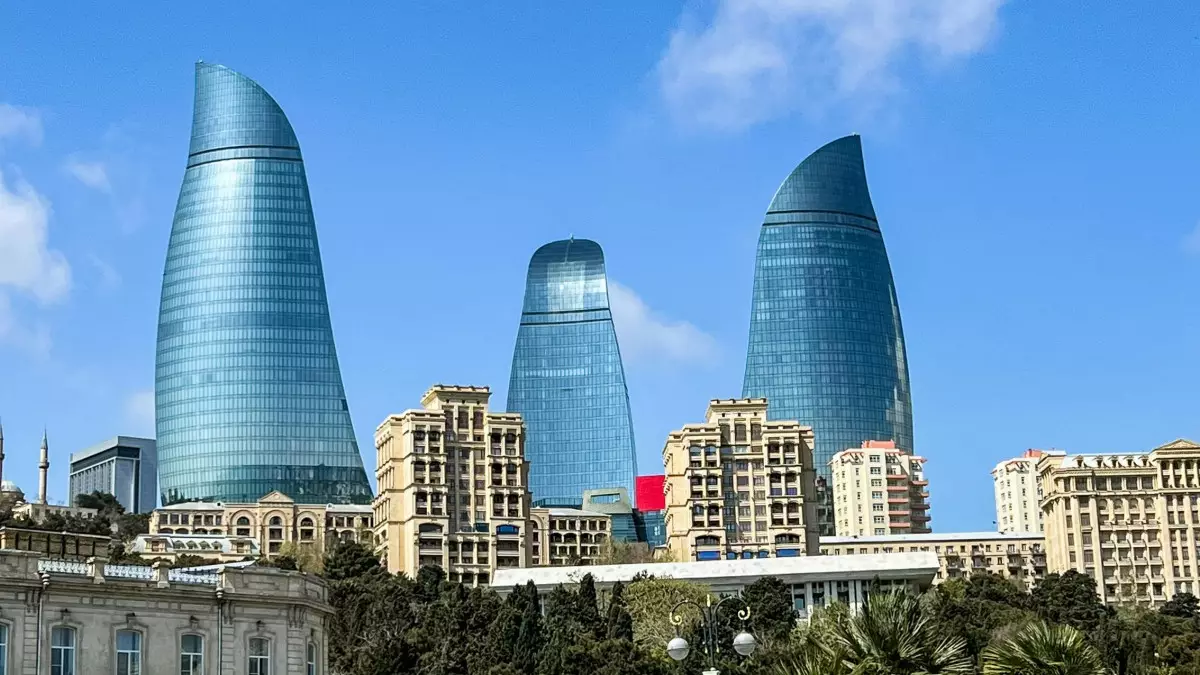 Әзербайжан туристерден айырылып жатыр: Келушілер саны күрт төмендеді